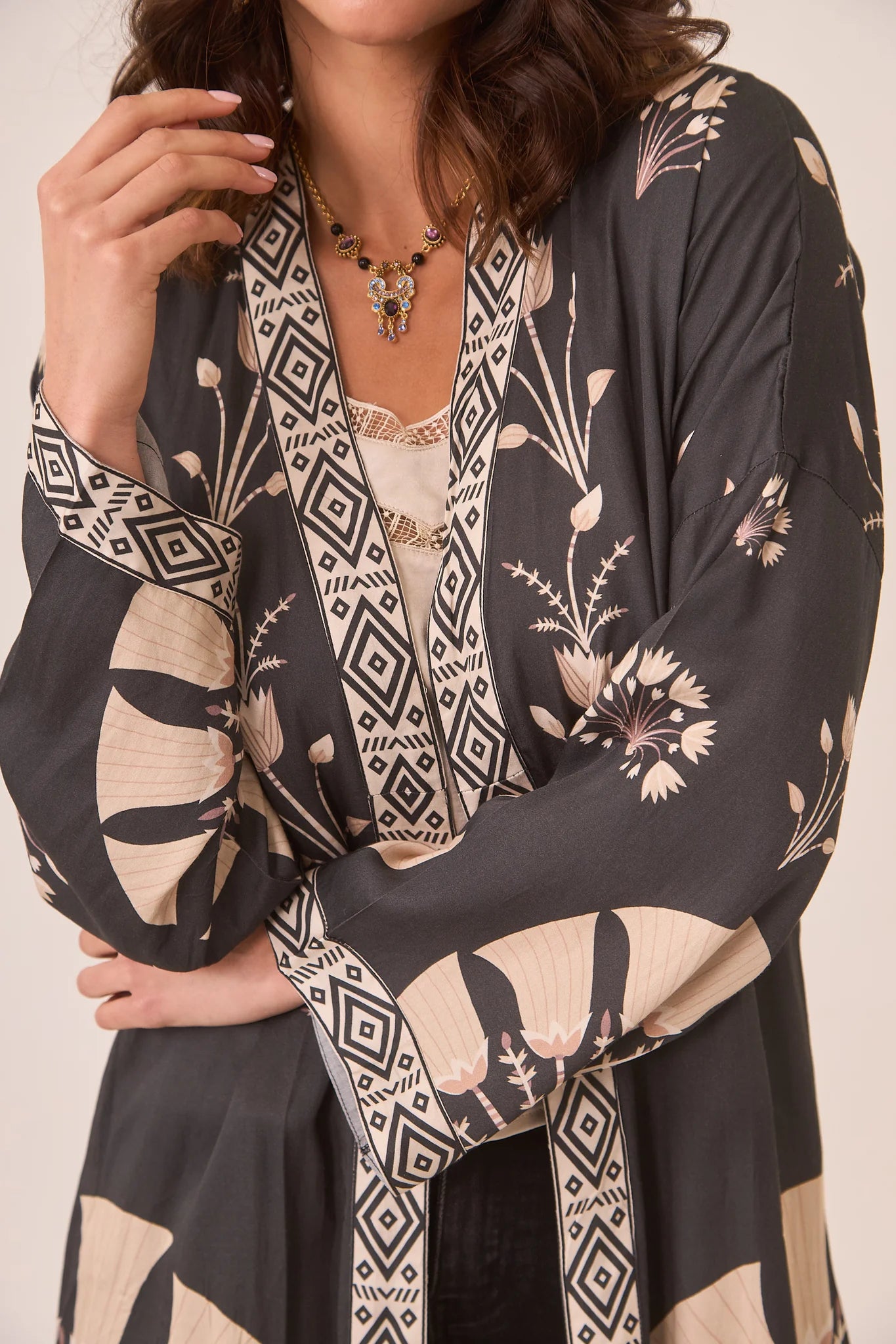 KIMONO LUNGO CON STAMPE MISTE - NKN