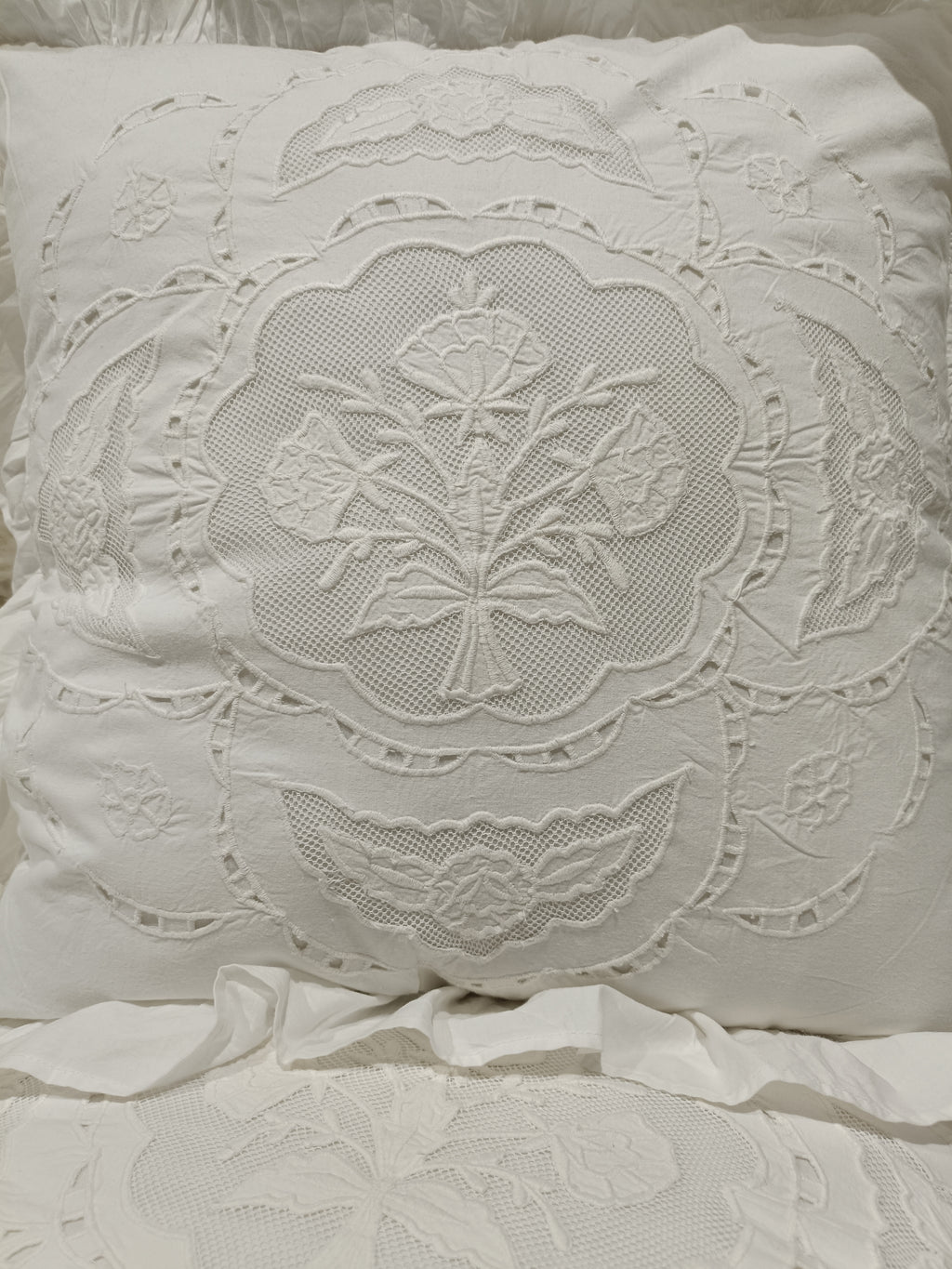CUSCINO CON APLICAZIONI - BLANC MARICLO'