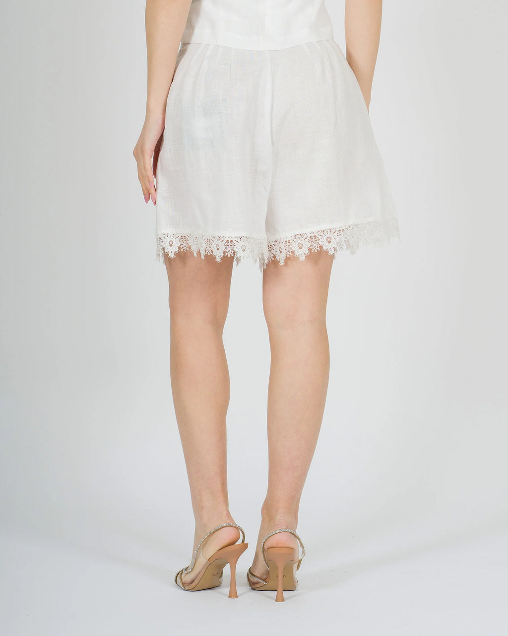 SHORT IN LINO CON APPLICAZIONI IN PIZZO - AMOSA