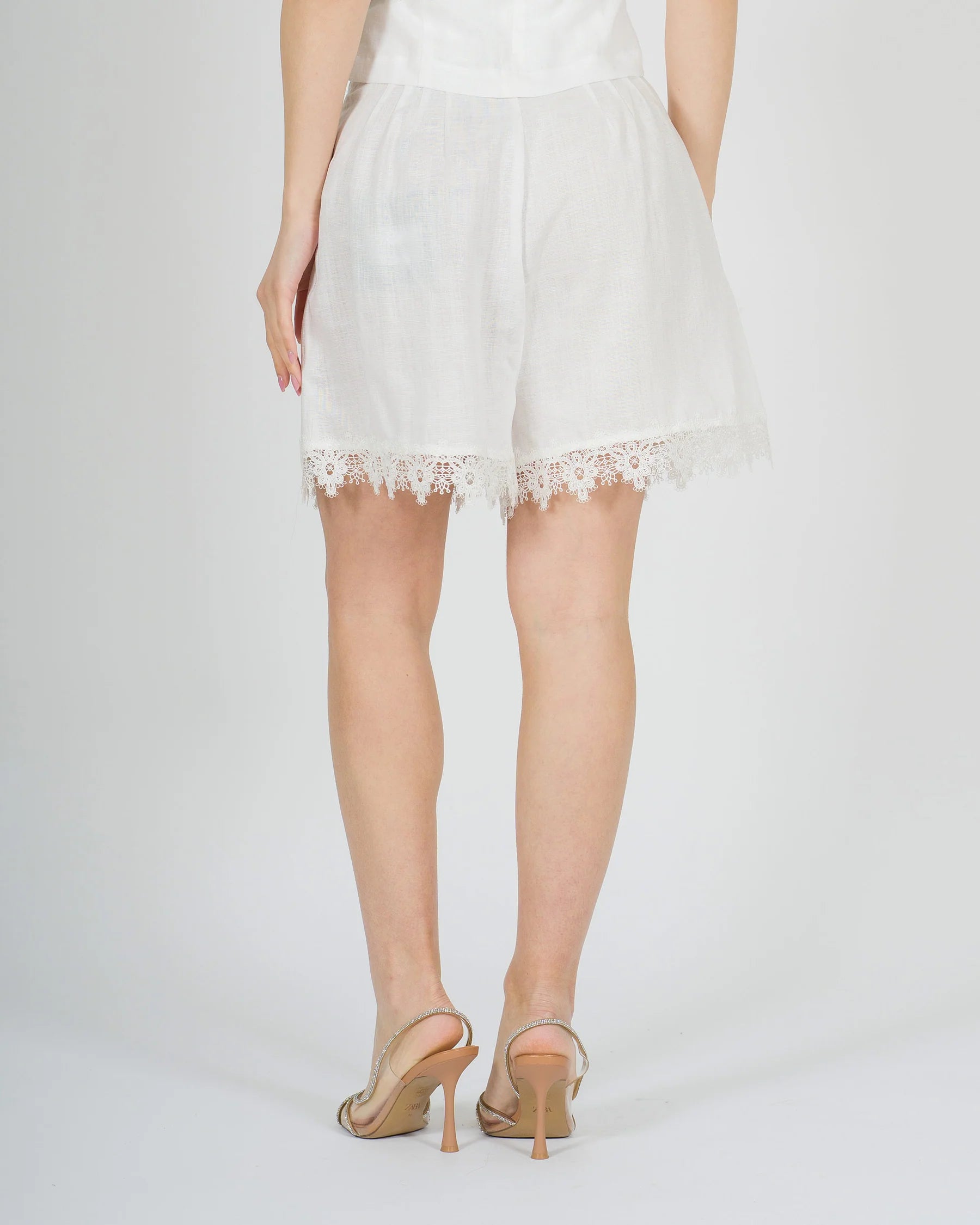 SHORT IN LINO CON APPLICAZIONI IN PIZZO - AMOSA