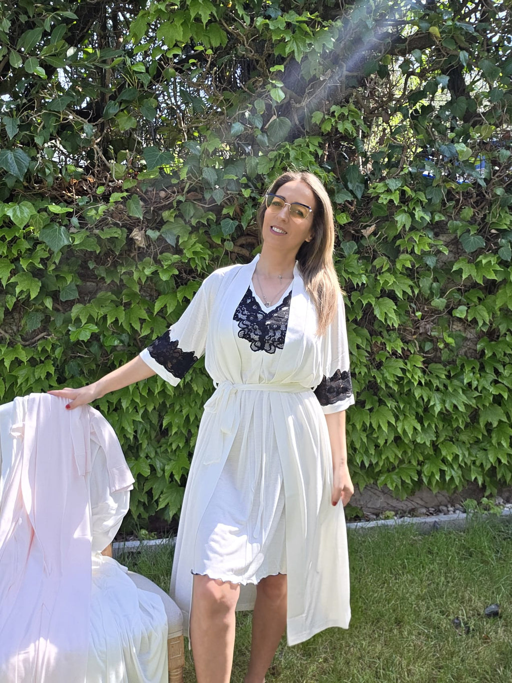 VESTAGLIA CON PIZZO
