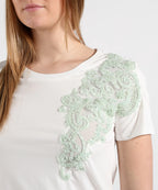 T-SHIRT CON INSERTO RICAMATO E PERLINE VERDI - AMOSA