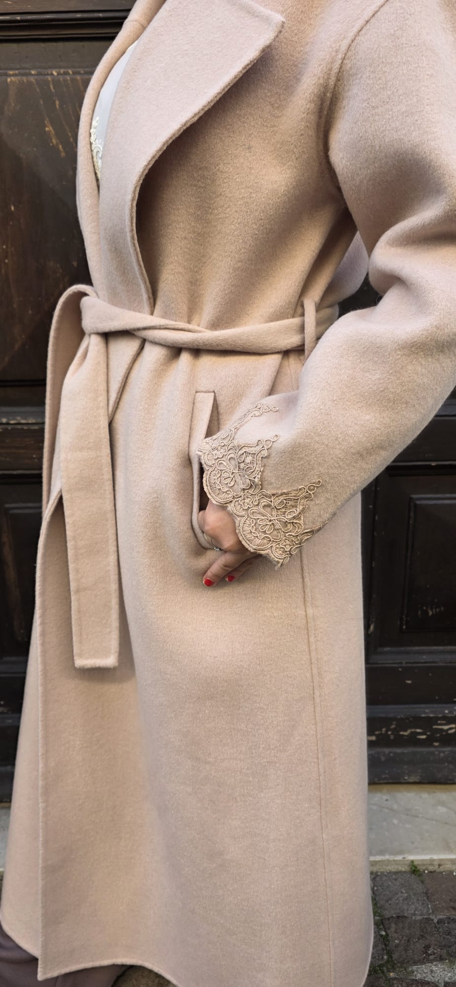 CAPPOTTO CON DETTAGLI IN PIZZO - AMOSA