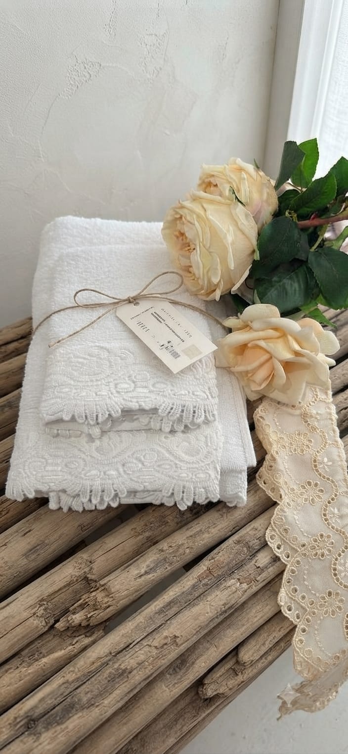 HANDTUCHSET MIT SPITZE
