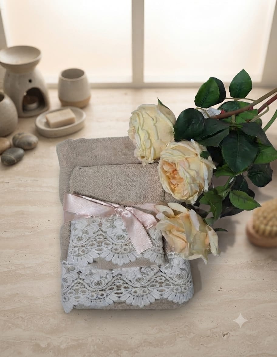 HANDTUCHSET MIT SPITZE